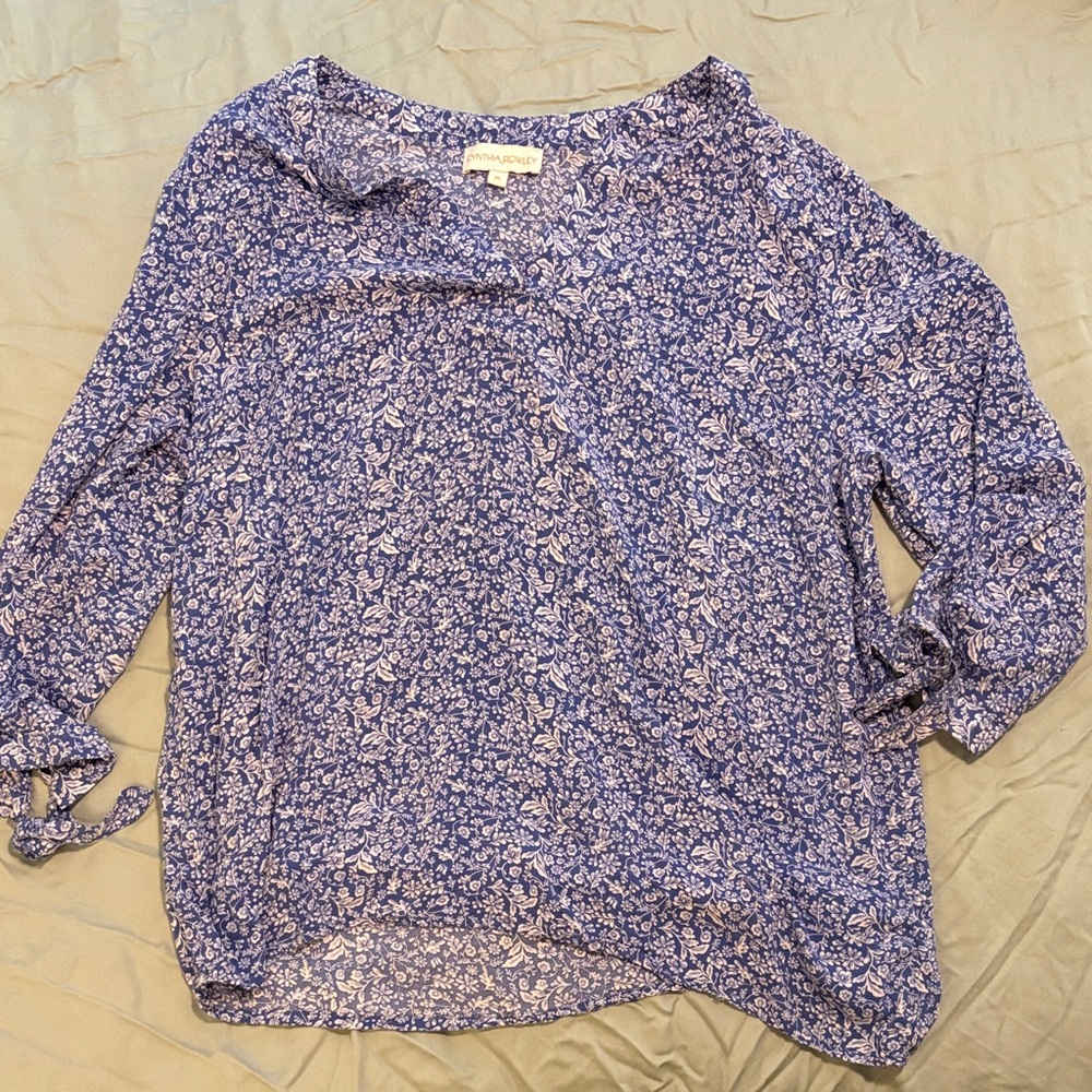 Sweet floral blue casual top with tie sleeves